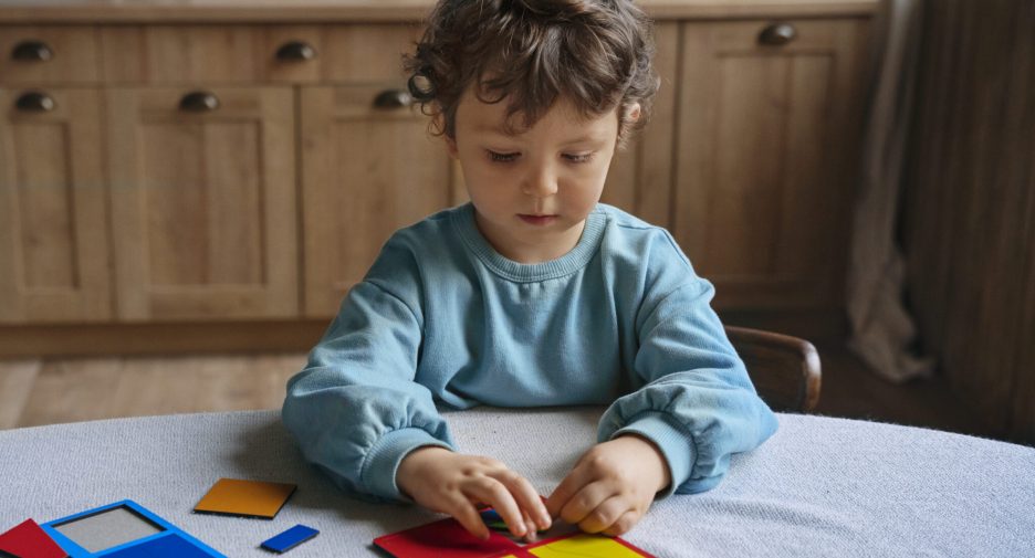 medium-shot-boy-playing-memory-game-2048x1365